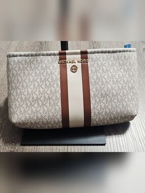 Authentic NIB Michael Kors Logo Belt Bag With Stripe cream/acorn size S/M